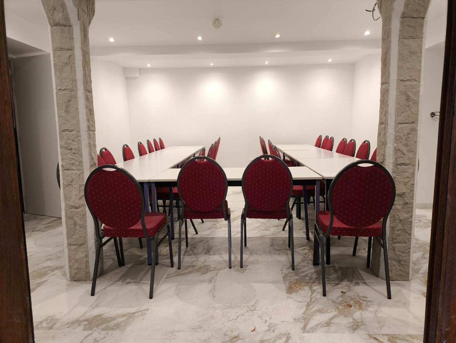 Hotel Des Arcades Реймс Экстерьер фото