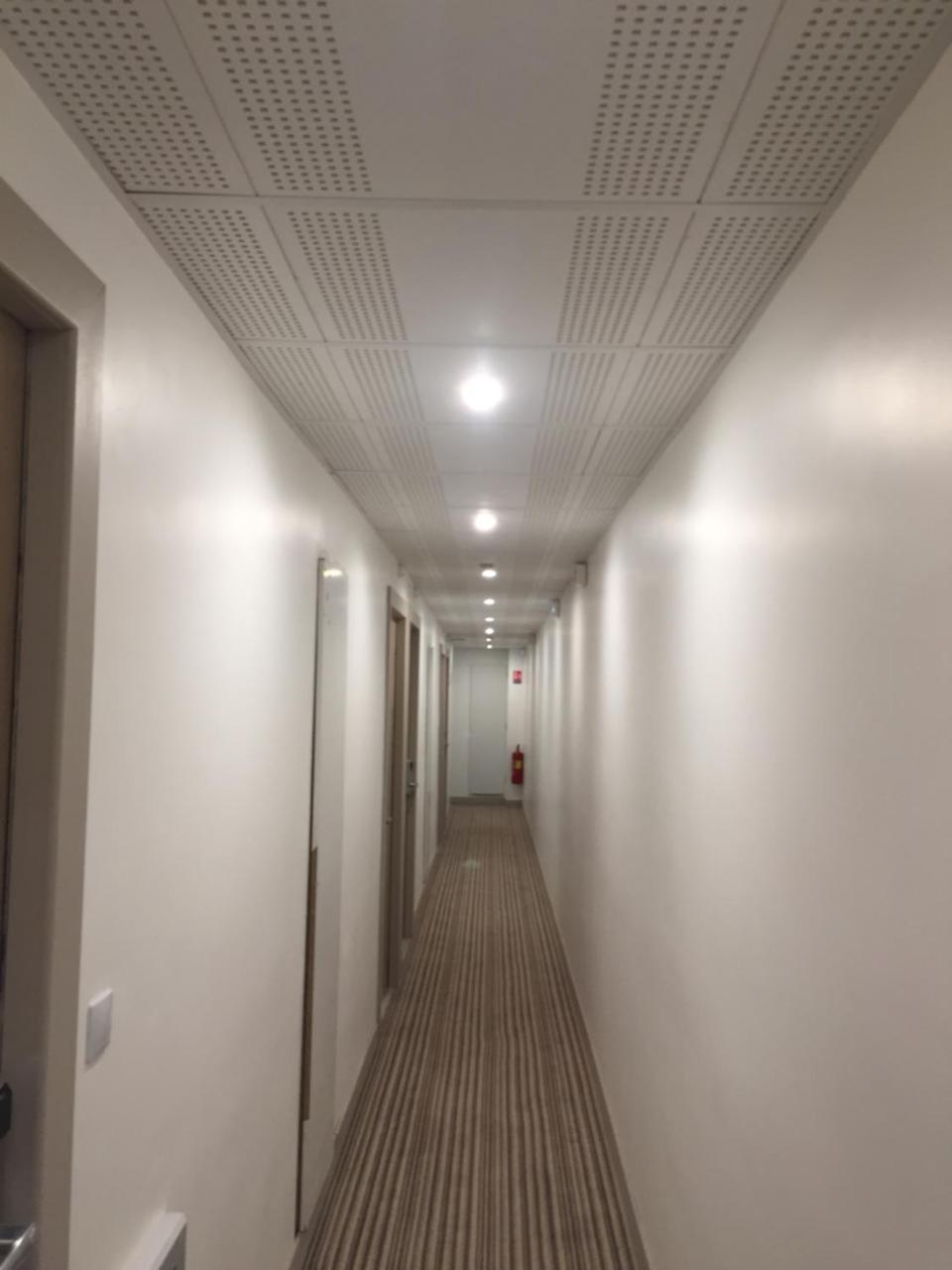 Hotel Des Arcades Реймс Экстерьер фото