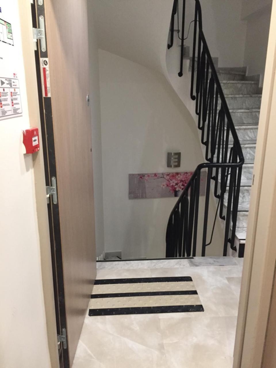 Hotel Des Arcades Реймс Экстерьер фото